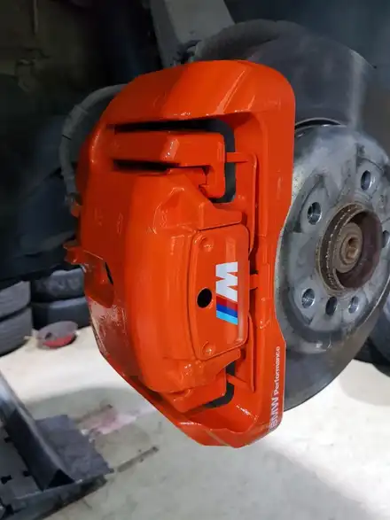 BMW 5시리즈 535i 캘리퍼 우레탄 도색. 오렌지 색상 진행. 평택 비전동 / 안성, 평택, 오산 시공 사진