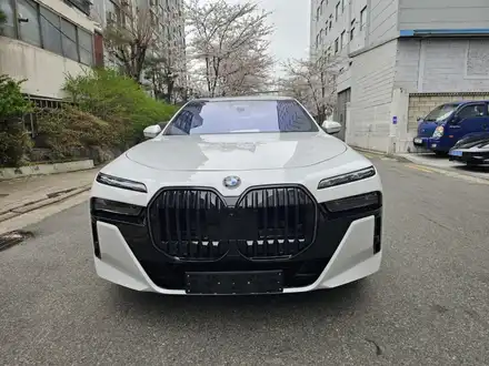 BMW 740i 크롬죽이기, 화이트 바디에 완성한 깔끔한 블랙 포인트 / 서울 마포 시공 사진
