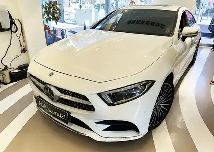 벤츠 CLS 400d 2018년식▶ 하이브리드 파워켑 장착으로 오디오 시스템 및 차량 전체 전압 안정화 합니다. / 서울 마포구 시공 사진