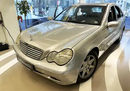 벤츠 C클래스 W203 2003년식▶ 카세트 테이프 데크에 직렬 옥스개조 하여 고음질 블루투스를 설치합니다. / 서울 마포구 시공 사진