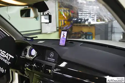 벤츠 GLK 220d 2012년식▶ 순정 오디오에 블루투스가 안되기에, 오토사운드21을 찾아주셨습니다. / 서울 마포구 신수동 시공 사진