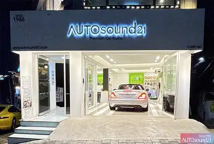 벤츠 SLK 55 AMG 2005년식▶ 접촉 불량이 생긴 오디오의 AUX를 재생성하고 WTX-700 블루투스로 최고 음질을 입력합니다. / 서울 마포구 신수동 시공 사진