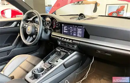 포르쉐 911 카레라 2021년식▶ 헤드켑 캐패시터 장착으로 전원 안정화, 전류 흐름을 업그레이드 / 서울 마포구 신수동 시공 사진