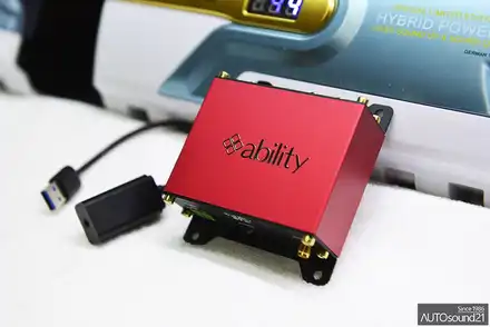 포르쉐 파나메라 4S 2011년식▶ USB to AUX 제품으로 옥스를 생성한 뒤 어빌리티 음질전용 블루투스를 장착합니다. / 서울 마포구 신수동 시공 사진