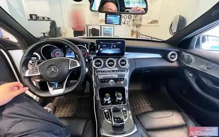 벤츠 C63 AMG 2016년식▶ 카오디오만 2억 지출해보신 고객님, 기변 후에도 역시 기본은 전기적 성능임을 아시기에, 사운드업 헤드켑 장착합니다. / 서울 마포구 신수동 시공 사진