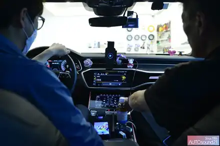 아우디 A7 2021년식▶ USB to AUX 제품으로 직렬 음악청취, 하이브리드 파워켑 장착으로 전원 안정성 업그레이드 / 서울 마포구 신수동 시공 사진