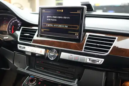 아우디 A8 퍼포먼스 카본핸들과 12.3인치 안드로이드 와이드모니터 교체작업 하기~! / 중랑, 동대문, 광진구, 성동구 시공 사진