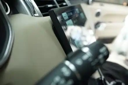 랜드로버 레인지로버스포츠 사용하기 불편했던 알리발 모니터를 신형 13인치로 교체시공해드렸습니다~! / 중랑, 동대문, 광진구, 성동구 시공 사진