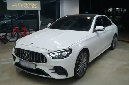 벤츠 23년식 W213 페이스리프트 후기형 E클래스 세로그릴과 엠비언트 송풍구 시공 그리고 카메라 보정까지 완벽하게 해드렸습니다! 시공 사진