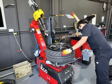 아반떼N SUR4G 넥센타이어 신품장착하러 일산타이어킹 장항동 지점 방문 / 고양 일산동구 시공 사진