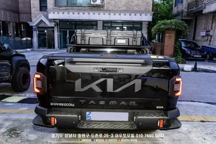 타스만 오버 랜딩 캠핑 튜닝 DDCP 랭글 박스 95L 슬라이딩 배드 위에 가로바와 함께 장착 / 성남시 중원구 도촌동 시공 사진