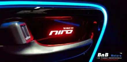 니로 하이브리드 움직이는 무빙 도어스커프, LED 컵홀더와 도어캐치 튜닝 / 거제 연초면 시공 사진