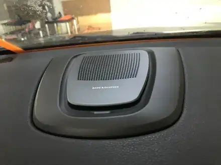 [오산뱅앤올룹슨]신세기카오디오 BMW X5 뱅앤올룹슨 전동센터스피커 장착입니다. / 평택 오산 안성 시공 사진