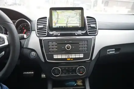 [오산네비게이션]신세기카오디오 벤츠 GLE-350D CSS3 네비게이션매립 및 보조배터리 장착입니다. / 평택 오산 안성 시공 사진
