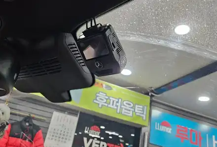여의도 수입차 보조배터리설치) 벤츠 GLC 43AMG 아이나비QXD1플러스+커넥티드+와이파이 동글+에코파워팩 S16 라이트 슬림 LCD 액정형 설치 / 영등포구 문래동 시공 사진
