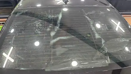 영등포 썬팅재시공)볼보 S90 뒷유리 물결처럼 울렁이는 썬팅필름 제거후 재시공 / 영등포구 문래동 시공 사진