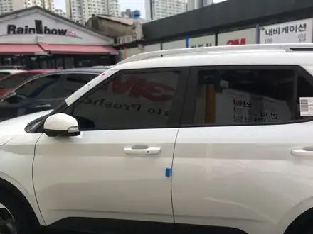 혼라이프 SUV베뉴 폴라화이트 신차패키지 윈도우틴팅+블랙박스장착 / 서울 양천, 구로, 강서, 영등포, 부천 시공 사진