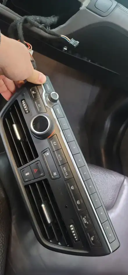 BMW-i3 오토공조기 작동등 고장?? 이거 고질병이구만!! / 대구,구미 시공 사진