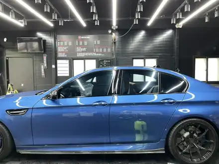 슈퍼세단  BMW M5 존재감확실한 반사썬팅 블락포디 스카이블루 시공 / 창원,마산,경남 시공 사진
