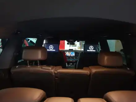 벤츠 GLS400D 전동사이드스텝 리어모니터 옵션 뿜뿜~ / 부산 남구 시공 사진