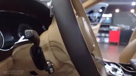 벤틀리 벤테이가 핸들가죽에 생긴 스크래치 [Bentley Bentayga 핸들복원 _커스텀매드] #가죽복원 #시트복원 #실내복원 #핸들까짐 / 부산 기장경기 광주시 문형동 시공 사진