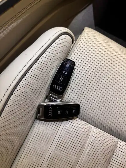 아우디 A7 50 TDI, 키 없이 문 열고 닫는 최신 스마트 기능 적용 / 경기 부천, 전국 택배, 출장 시공 사진