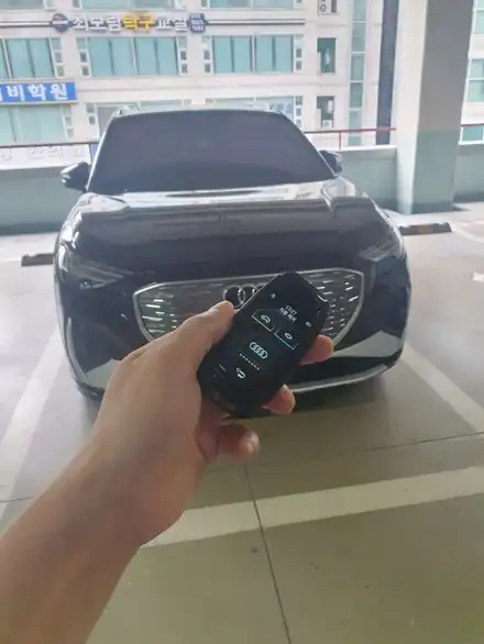 이트론 Q4 오너 필수템! 오토도어 기능까지 완벽 세팅된 액정키 개조 과정 / 경기 부천, 전국 택배, 출장 시공 사진
