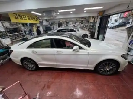 벤츠 CLS400 스마트키 복사, 근접도어 기능까지 완벽하게 복원하는 법 / 경기 부천, 전국 택배, 출장 시공 사진