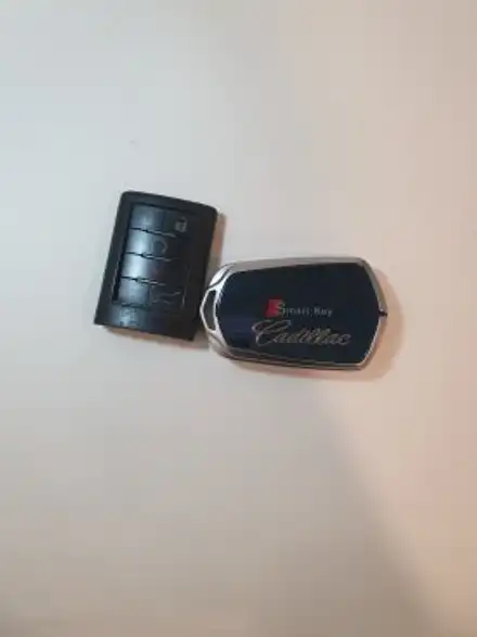 캐딜락 에스컬레이드 09년식, 구형 스마트키를 최신 LCD 디지털키로 업그레이드 / 경기 부천, 전국 택배, 출장 시공 사진