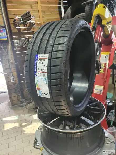부천 벤츠 CLA45amg 타이어 추천은? 235 35 19 미쉐린ps4s / 서울 강서구 화곡동 시공 사진