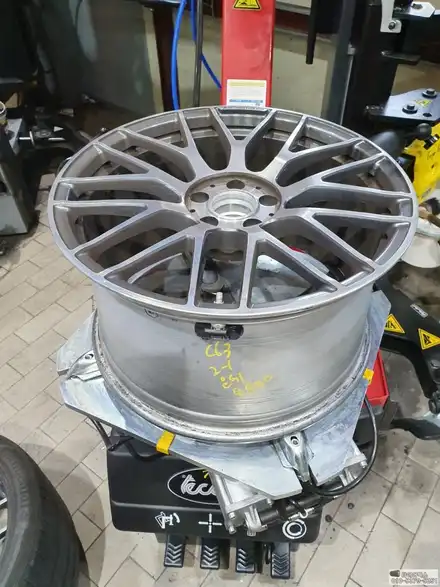 벤츠c63amg 19인치 최고의 그립력 피렐리 피제로 목동타이어교체 / 서울 강서구 화곡동 시공 사진
