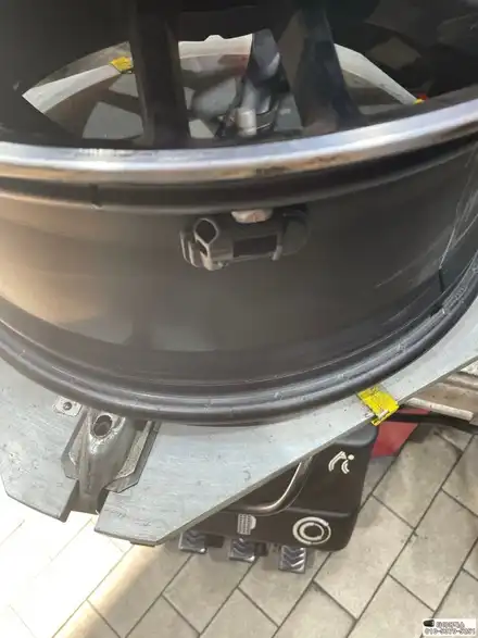 그립력이 우수한 벤츠 CLA 45 AMG 타이어 교체 / 서울 강서구 화곡동 시공 사진