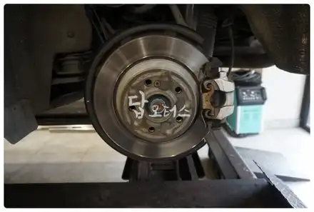 벤츠 CLS 400 W218 리어 브레이크 패드 디스크, 디퍼런셜 데후오일 교환 이야기!! 수원 수입차 오일 전문점 답 모터스 / 수원 호매실동 시공 사진