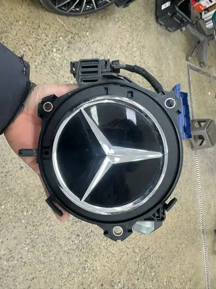 벤츠 CLS 53 AMG (W257) - 후방카메라가 동작을 하지 않고 , 카메라 커버가 열려있는 증상 수리 / 대전 서구 탄방동 시공 사진