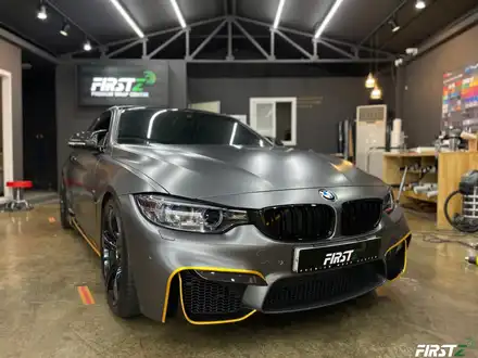 BMW 430i M4 바디킷 에이버리 메탈릭 사틴 다크그레이 전체랩핑 및 트론 포인트랩핑 시공 / 대구 수성구 시공 사진