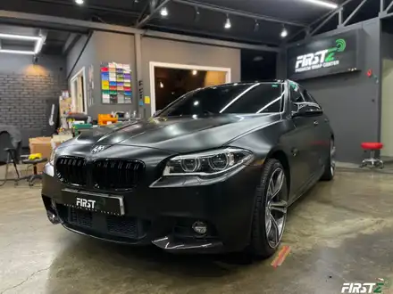 BMW f10 520d 아토믹틸에서 전체 사틴 블랙으로 랩핑 및 블랙 PPF / 대구 수성구 시공 사진