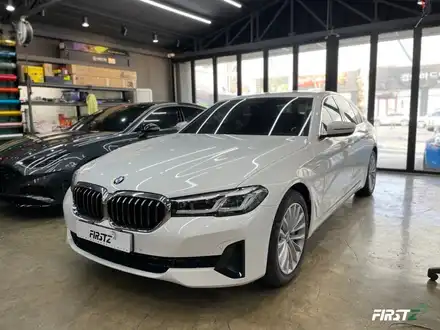 [대구랩핑][크롬죽이기][수성구부분랩핑] BMW 530E G30 21년 범퍼에어덕트 부분크롬죽이기 크롬딜리트 랩핑은 퍼스트지 / 대구 수성구 중동 시공 사진