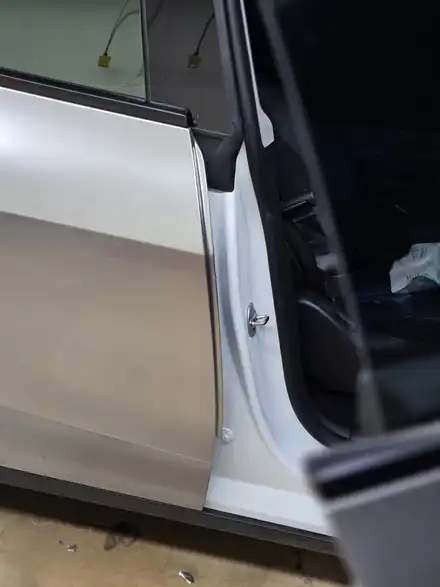 김포자동차랩핑 테슬라 모델 Y 전체랩핑 오토벨벳필름 GT 실버 / 인천 서구 경서동 시공 사진