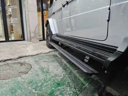 벤츠 G400D 전동사이드스텝과 검정유광휠 / 광진, 송파, 성동, 강남 시공 사진
