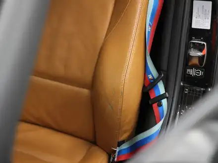 BMW Z4 타고 내리며 발생한 운전석 가죽시트 손상,  가죽복원 후기 입니다 / 과천 삼부골로 시공 사진