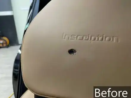 볼보 XC90 차량의 가죽에 생긴 구멍을 없에기 위해 가죽복원을 위해 지니홉디자인에 입고되었습니다 / 과천 삼부골로 시공 사진