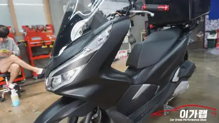 혼다 PCX125 전체랩핑!!!! 에이버리 유광 옐로우로 탈바꿈!!! 김포 이가랩 에서 [오토바이랩핑][정품필름취급점][랩핑의모든것] / 경기 김포 통진 시공 사진