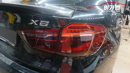 BMW X6 앞뒤 라이트필름 퍼플그레이 색상으로 김포이가랩에서 깔끔하게 시공! [김포랩핑][일산랩핑][파주랩핑][인천랩핑][김포라이트필름] / 경기 김포 통진 시공 사진