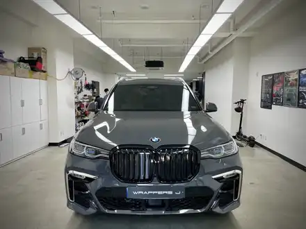 Bmw x7 블랙랩핑 강서구 크롬죽이기랩핑 실내ppf 시공으로 기스없이 / 서울 강서구 공항동 시공 사진