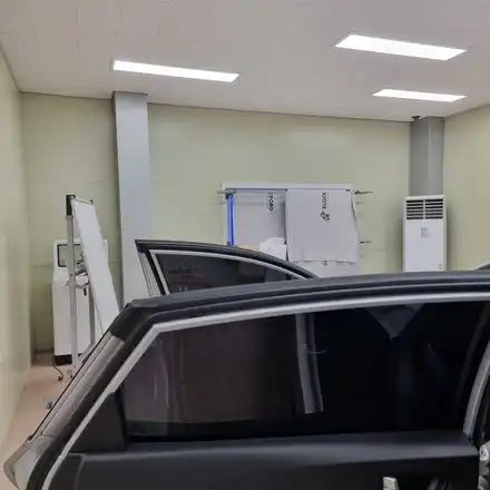 광주 메이드카에서 비오는날 썬팅중 #k5 #모닝 / 광주 북구 시공 사진