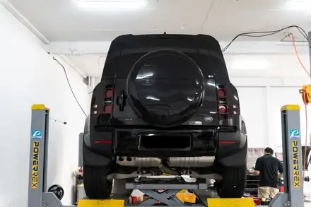 디펜더 110 칸휠 PACE CAR WHEEL 23인치 장착 KAHNDESIGN 실버페이스 / 경기 성남 분당 시공 사진