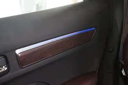 더뉴QM6 2열 순정도어엠비언트 인스톨 작업 / 경남 양산 시공 사진