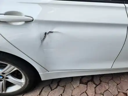 혼다 어코드 주차장 접촉사고 자차 보험수리 찌그러짐 휠 복원 / bmw 320d 찍힌 문 덴트 복원 / 벤츠 s580 마이바흐 투톤 랩핑 / 서울 서대문구 시공 사진
