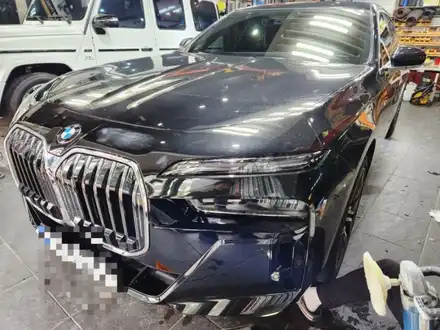 수입차 포르쉐 파나메라 전체 ppf / 신형 bmw 740i 범퍼 긁힘 덴트 복원 / 벤츠 gla 찌그러짐 판금도색 수리 대물 보험처리 공업사 / 서울 서대문구 시공 사진