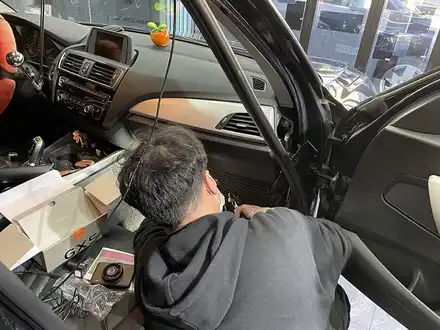 BMW118d 블랙박스 교체시공 파인뷰GX5 / 서울 서대문 시공 사진